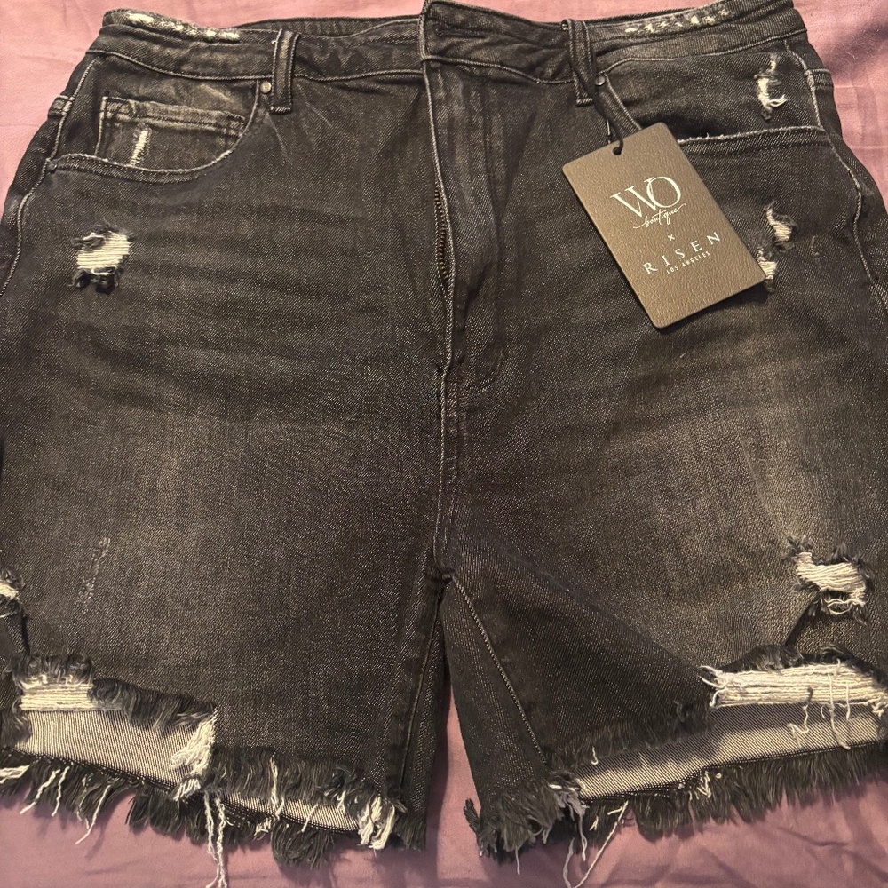 Risen black denim shorts